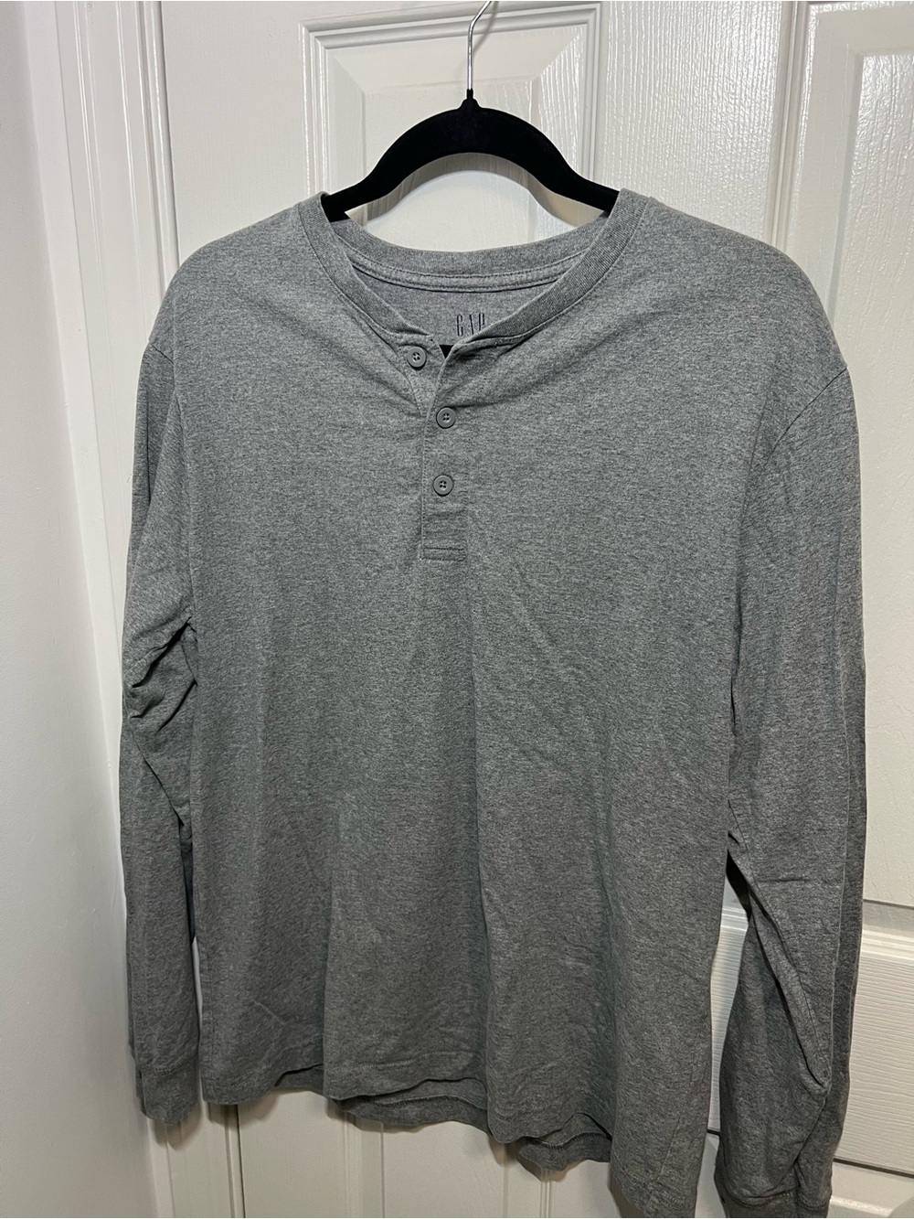 GAP Men’s Grey Long-Sleeve Henley